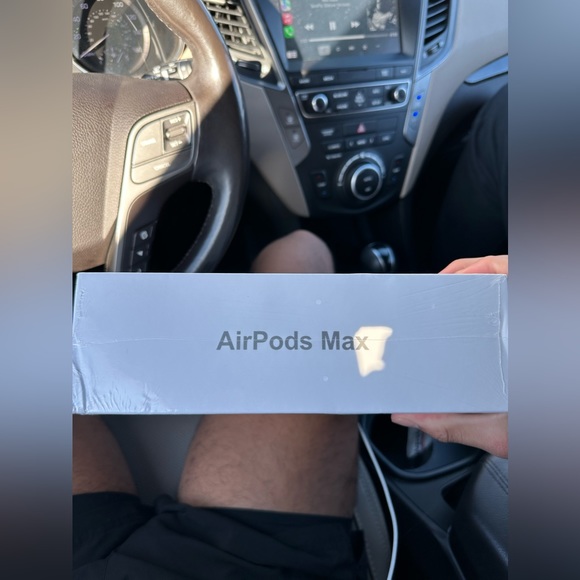 AirPod Max - Picture 3 of 4